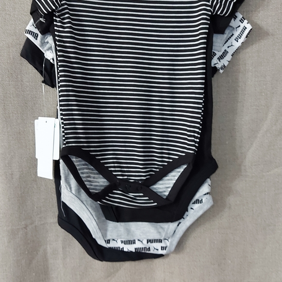 Puma 5pack bodysuits infant 18 months color Black, withe, gray. 100% cotton - Picture 7 of 9